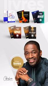 Ghislain Riccardo avec ses ouvrages